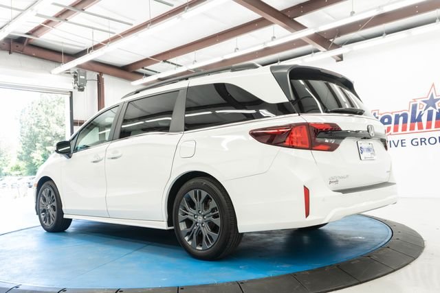 Used 2025 White Honda Touring image 5