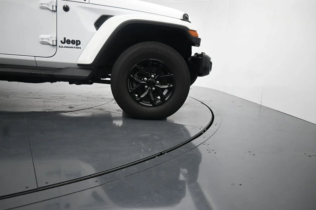Used 2022 White Jeep Sport image 10