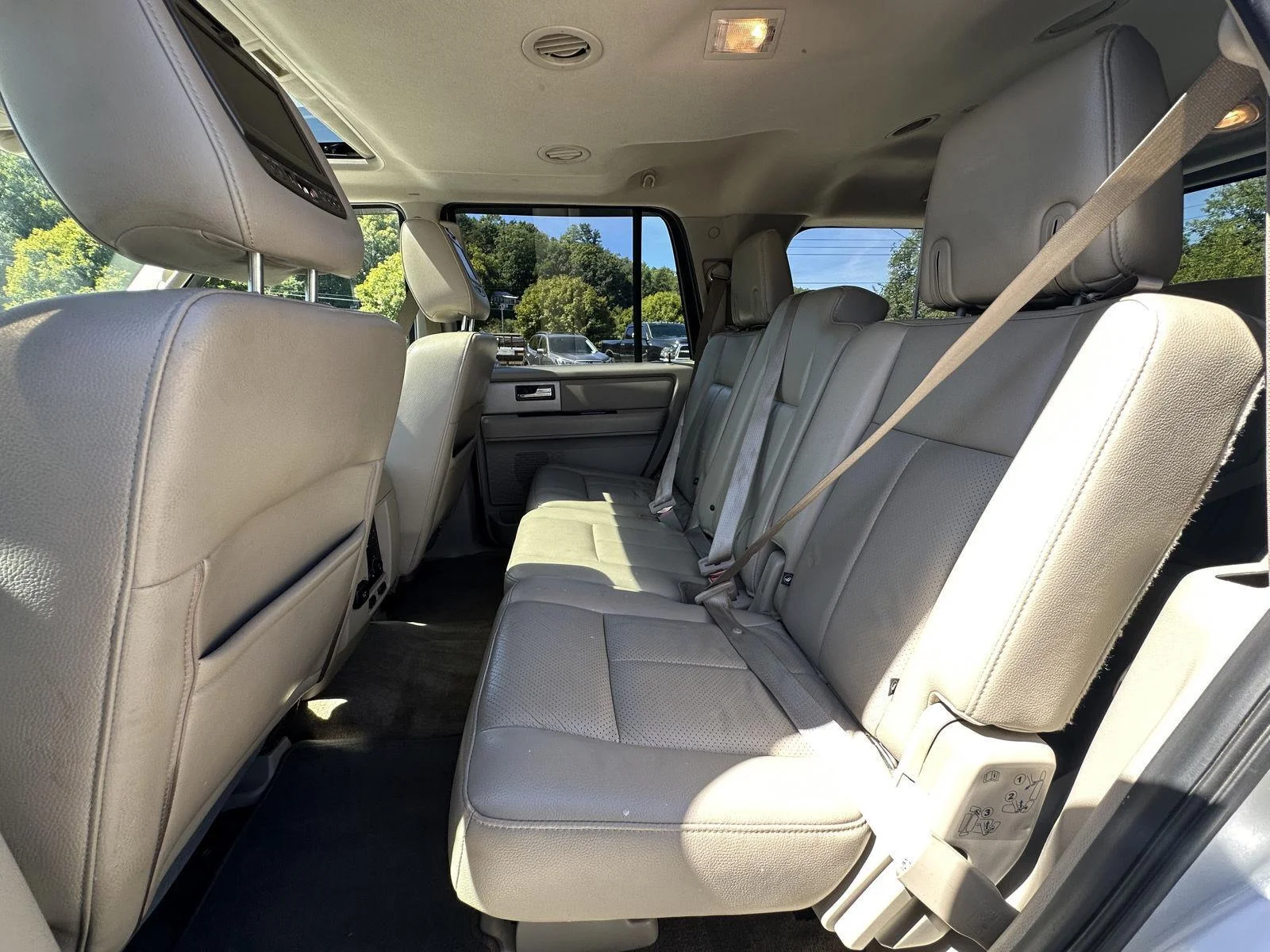 Used 2012  Ford Limited image 11