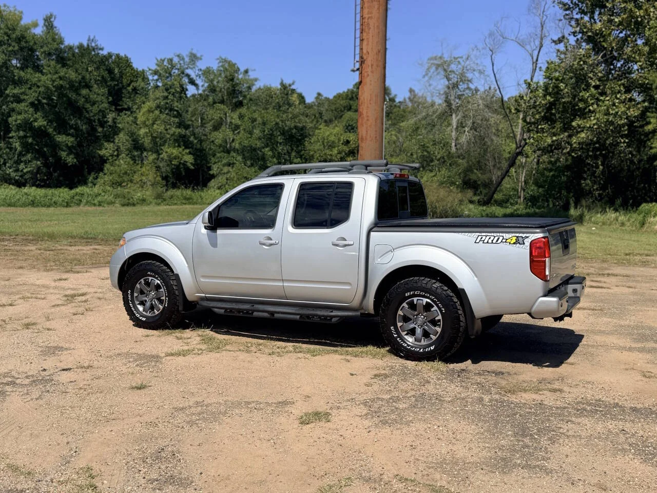 Used 2016 Silver Nissan PRO 4X 4x4 4dr Crew Cab 5 ft. SB Pickup 5A image 3