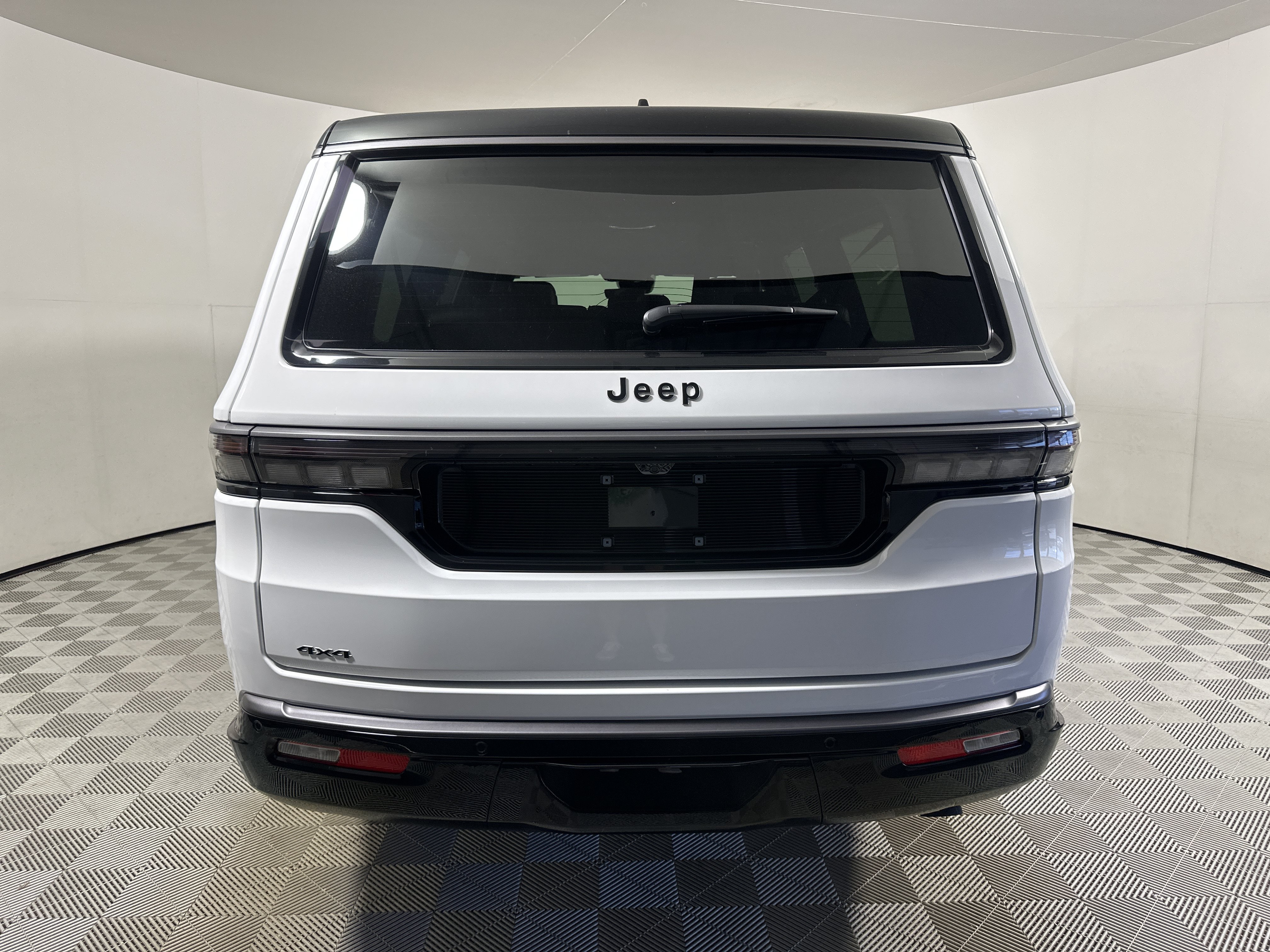 New 2026 Bright White Clear-Coat Exterior Paint Jeep Summit Obsidian image 6