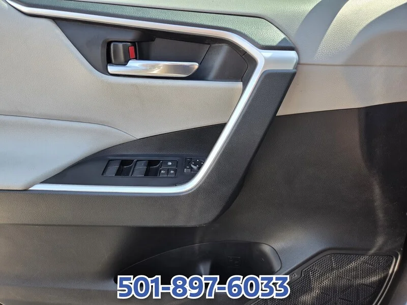 Used 2021 Magnetic Gray Metallic TOYOTA XLE FWD image 24