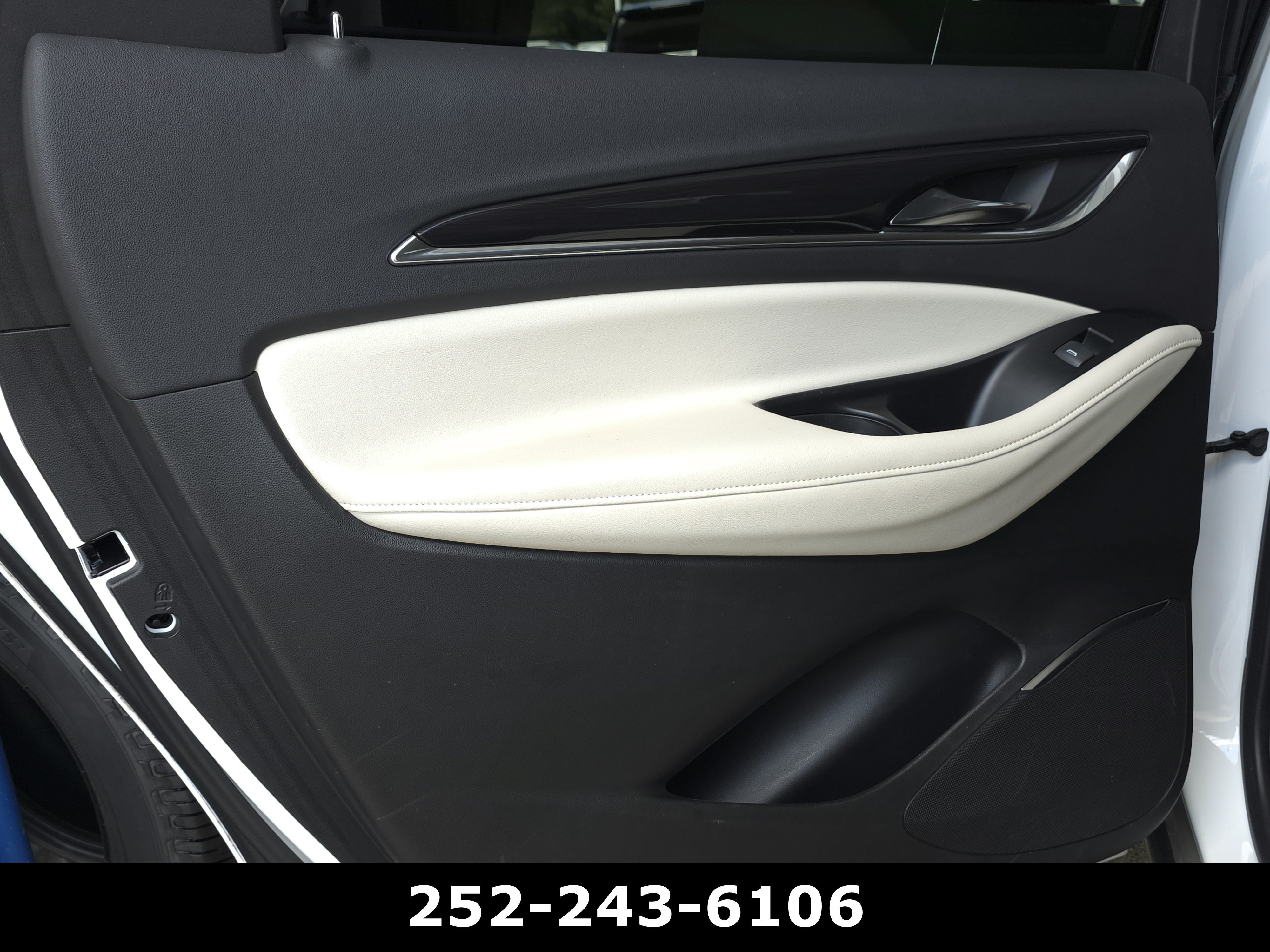Used 2023 Summit White Buick Essence image 30