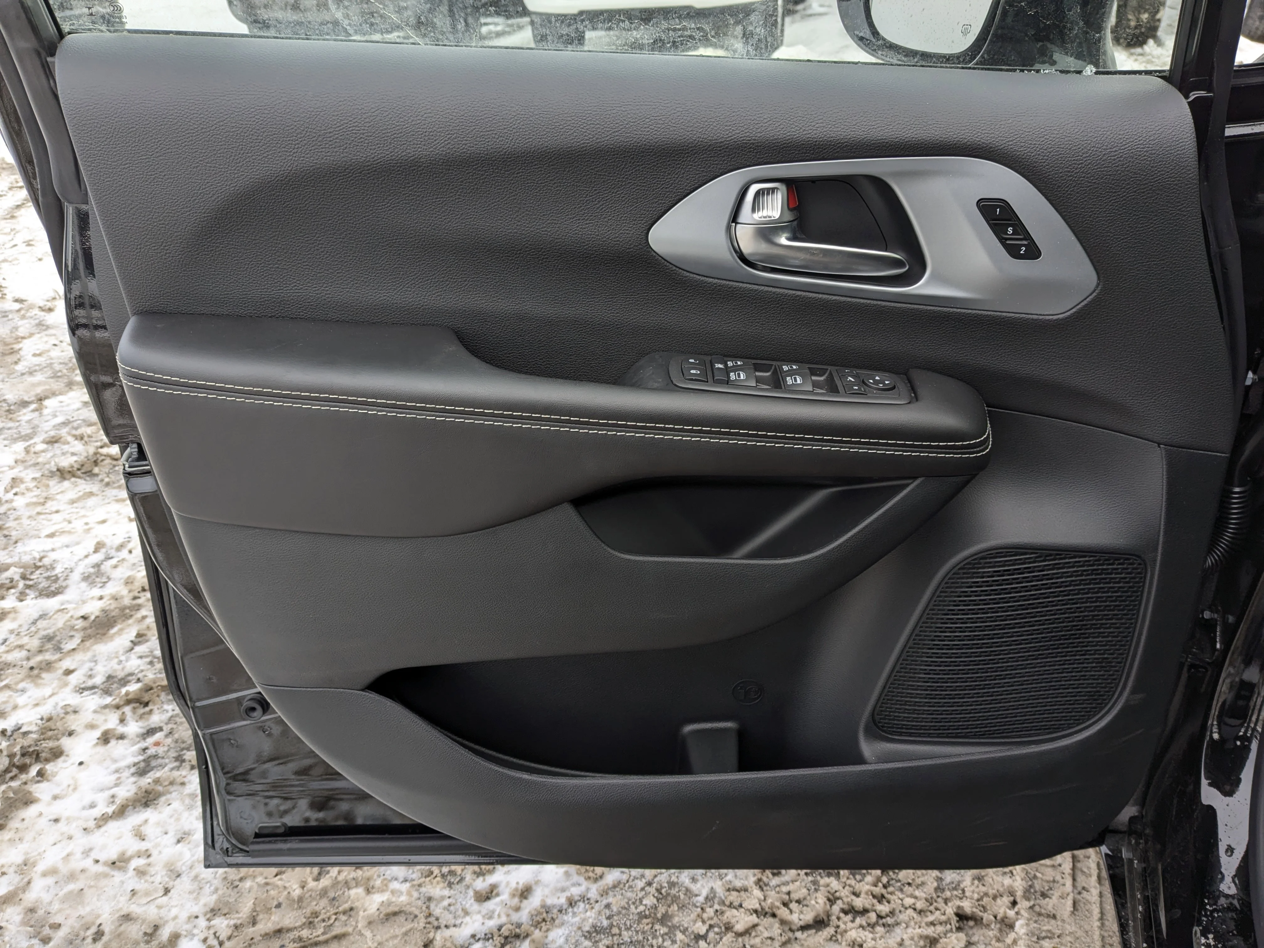 New 2026 Black Chrysler Limited AWD - - 360 Camera - Vented Seats - AWD System - Remote Start & tons more! image 12