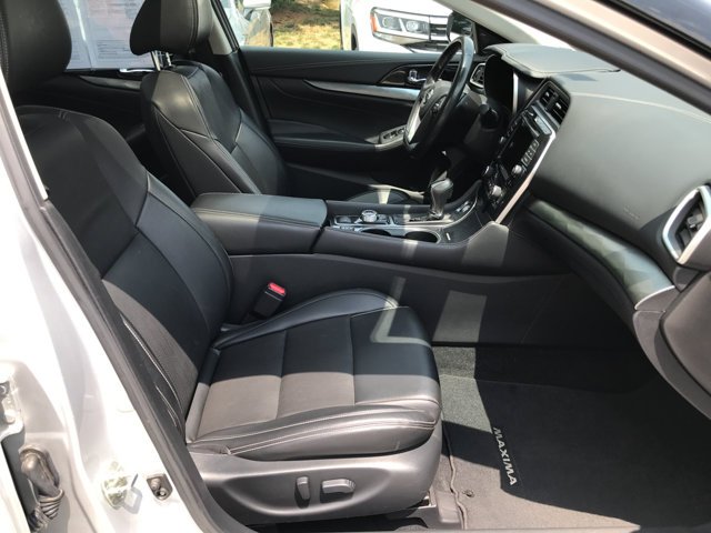 Used 2020 Brilliant Silver Metallic Nissan SL image 28