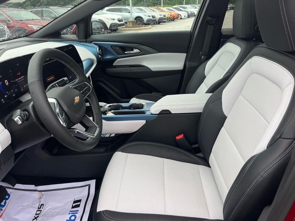 2025 Chevrolet Equinox EV LT - Photo 25