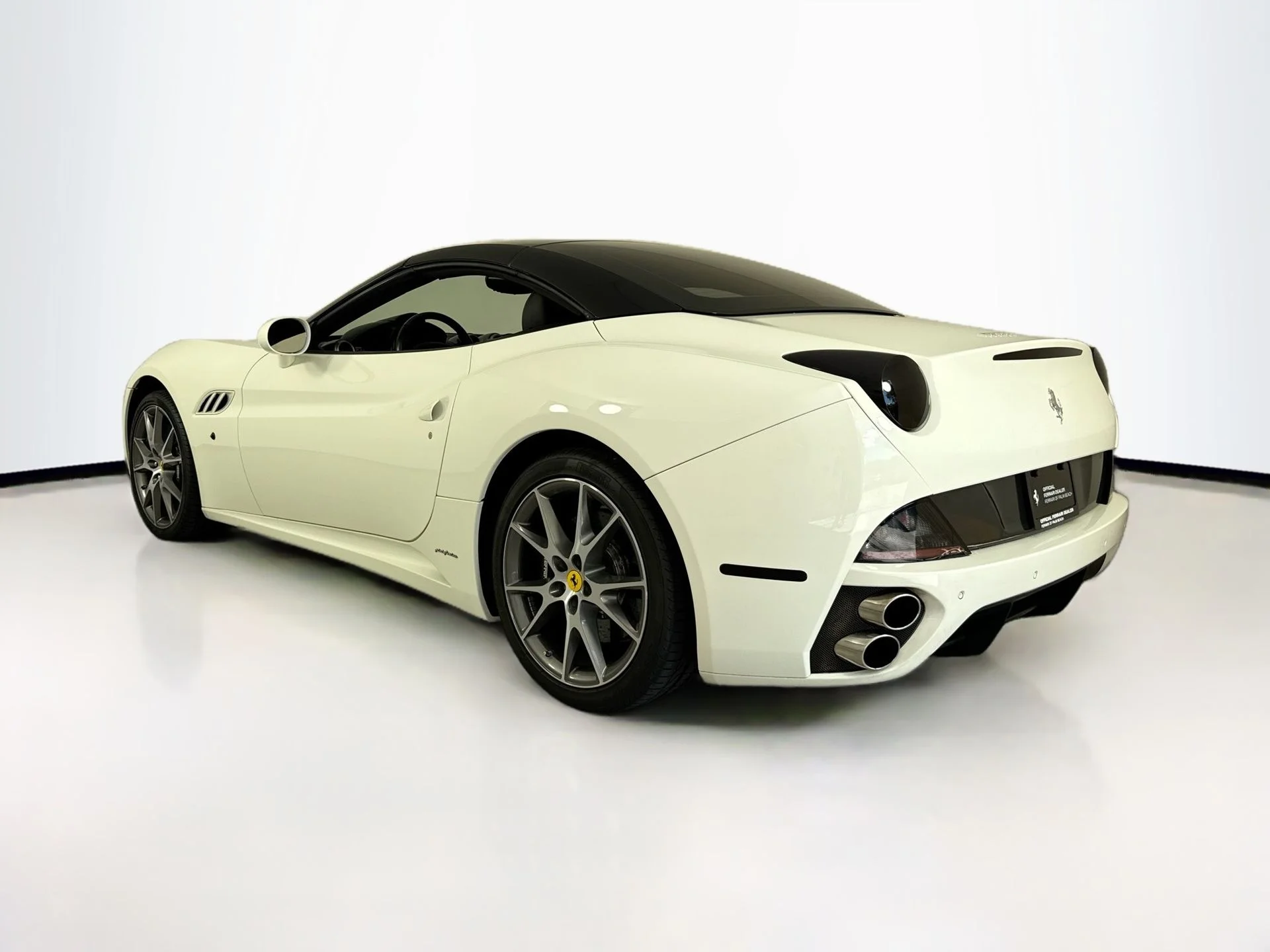 Used 2010 Bianco Avus Ferrari Base image 5