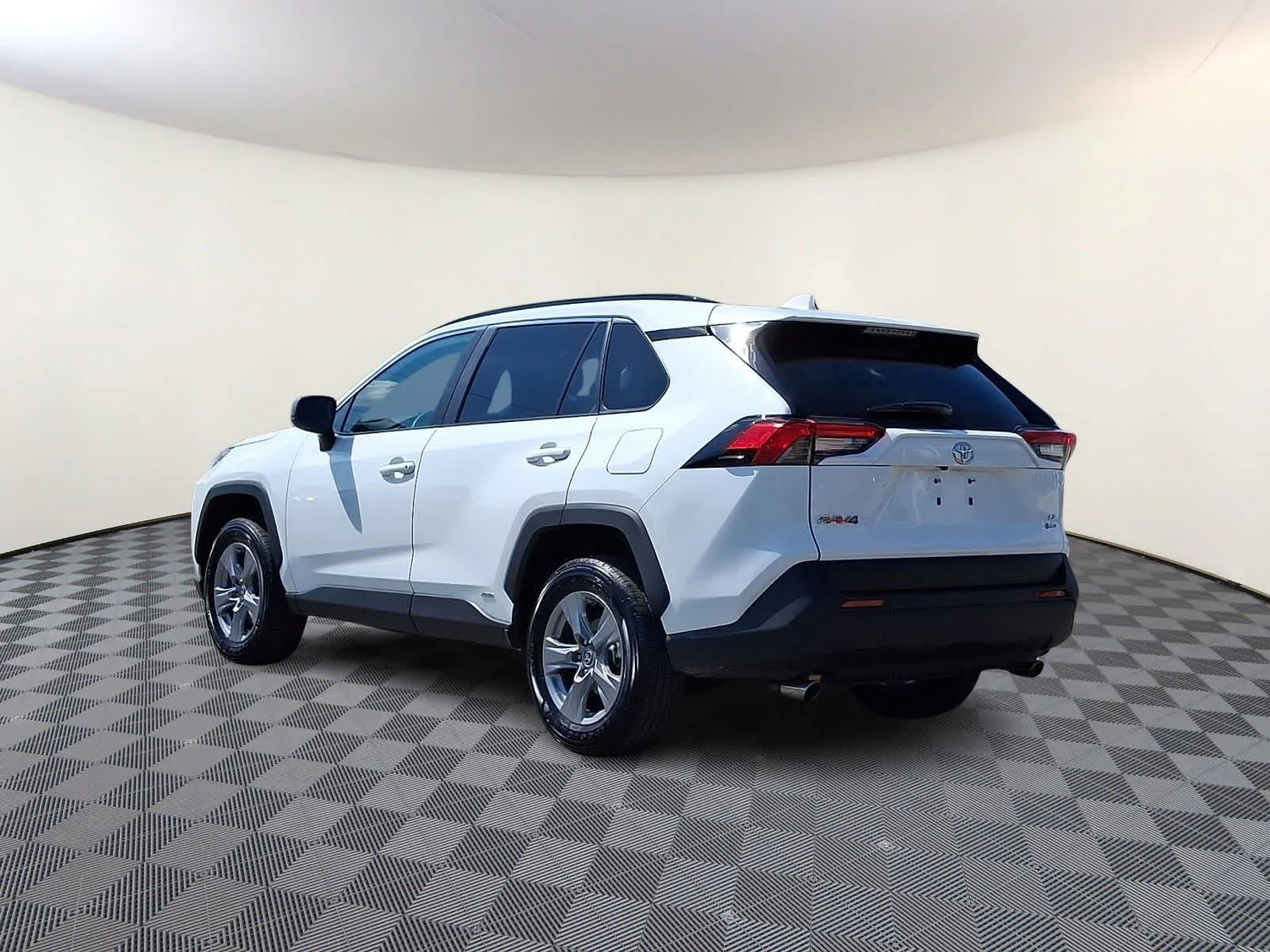 Certified Used 2025 Ice Cap Toyota Hybrid LE image 9
