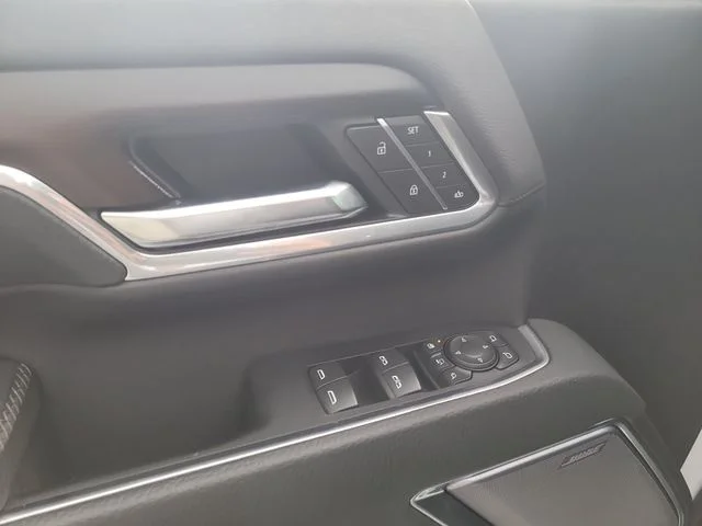 Used 2025 White GMC Denali image 19