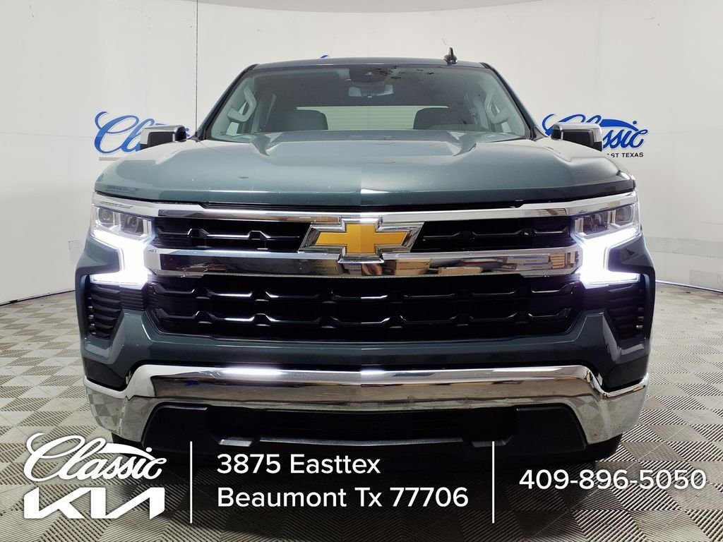 Used 2025 Gray Chevrolet LT image 3