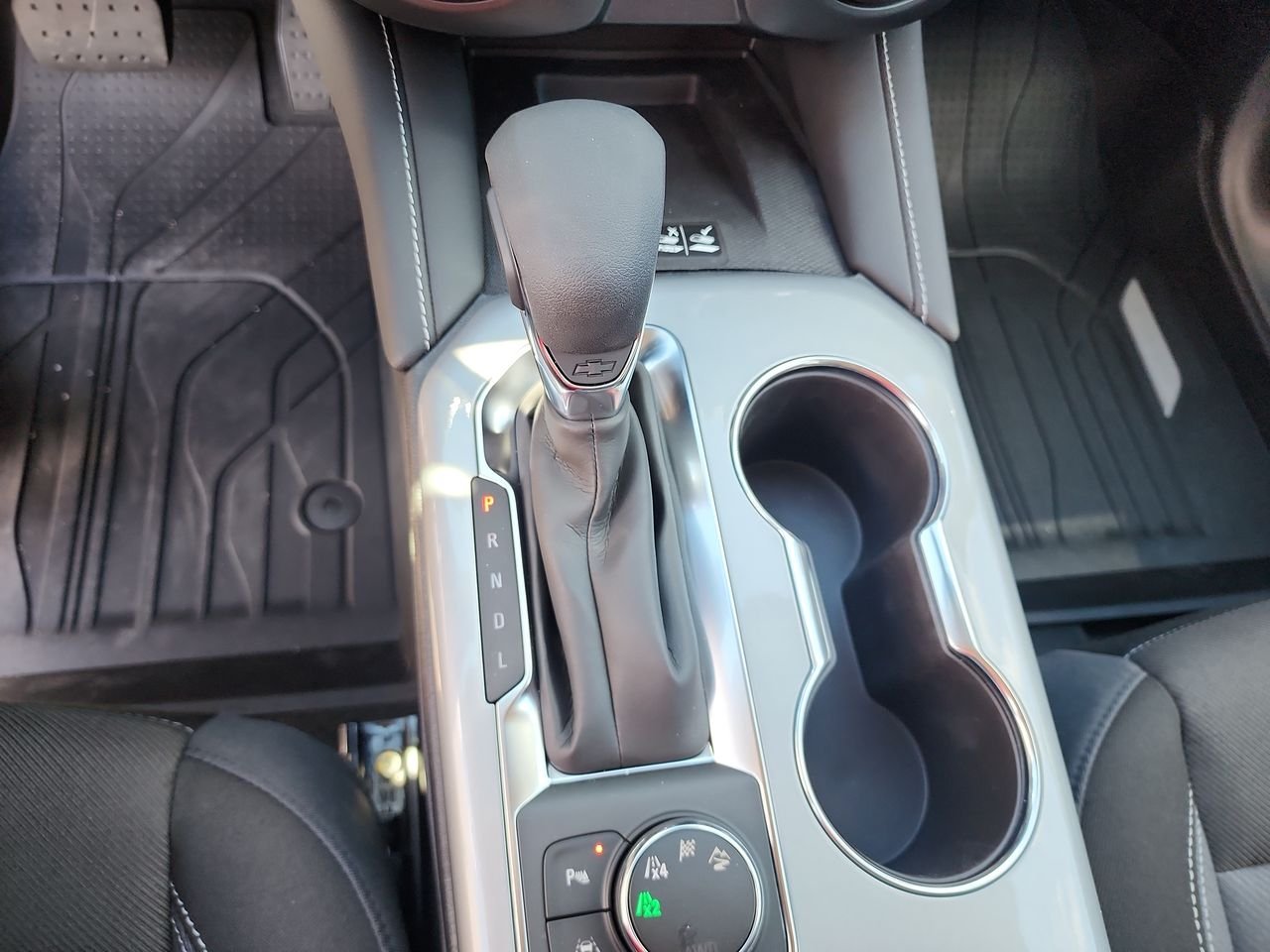 New 2026 Summit White Chevrolet 2LT image 18