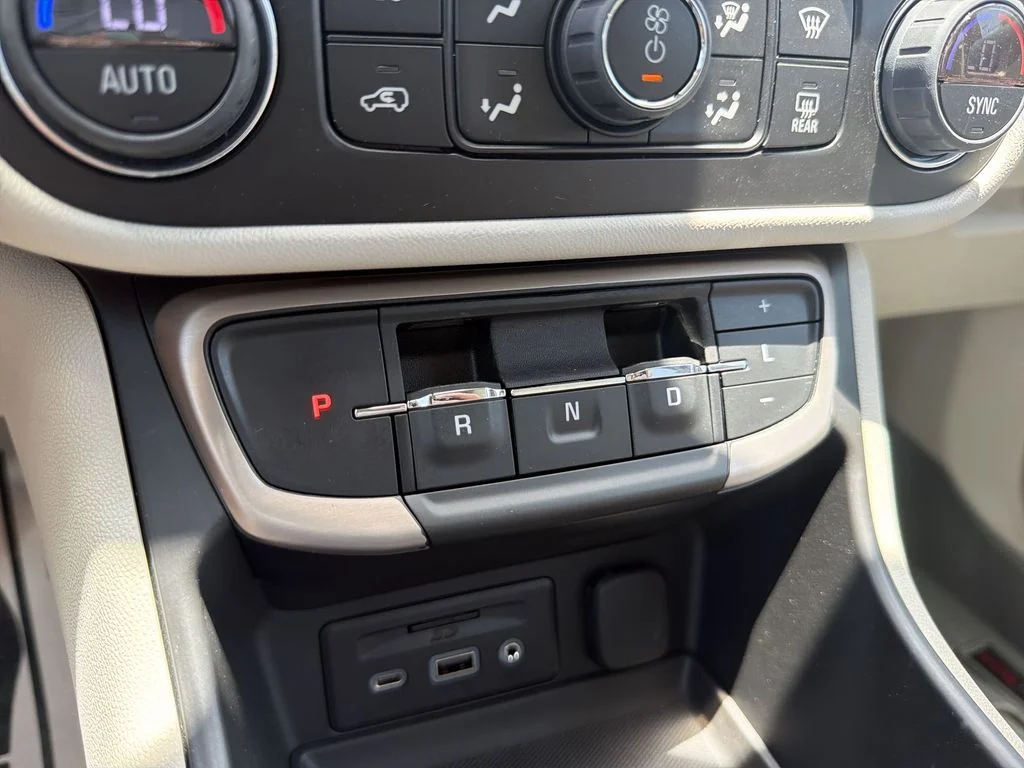 Used 2023 Silver GMC Denali image 22