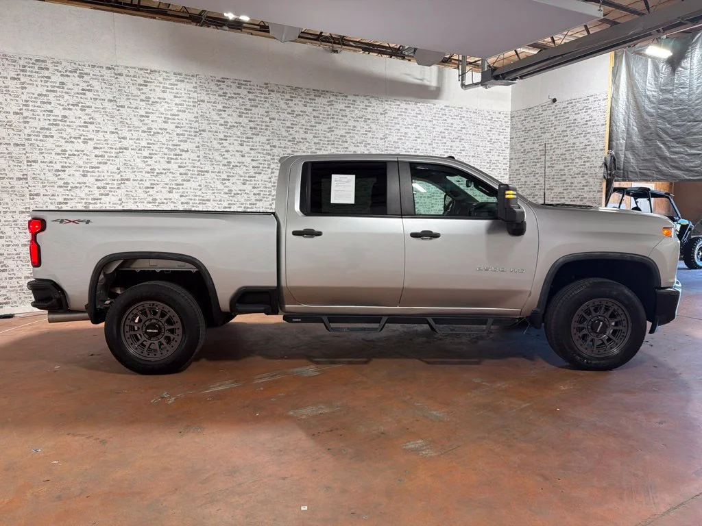 Used 2021 Silver Ice Metallic Chevrolet Custom image 8