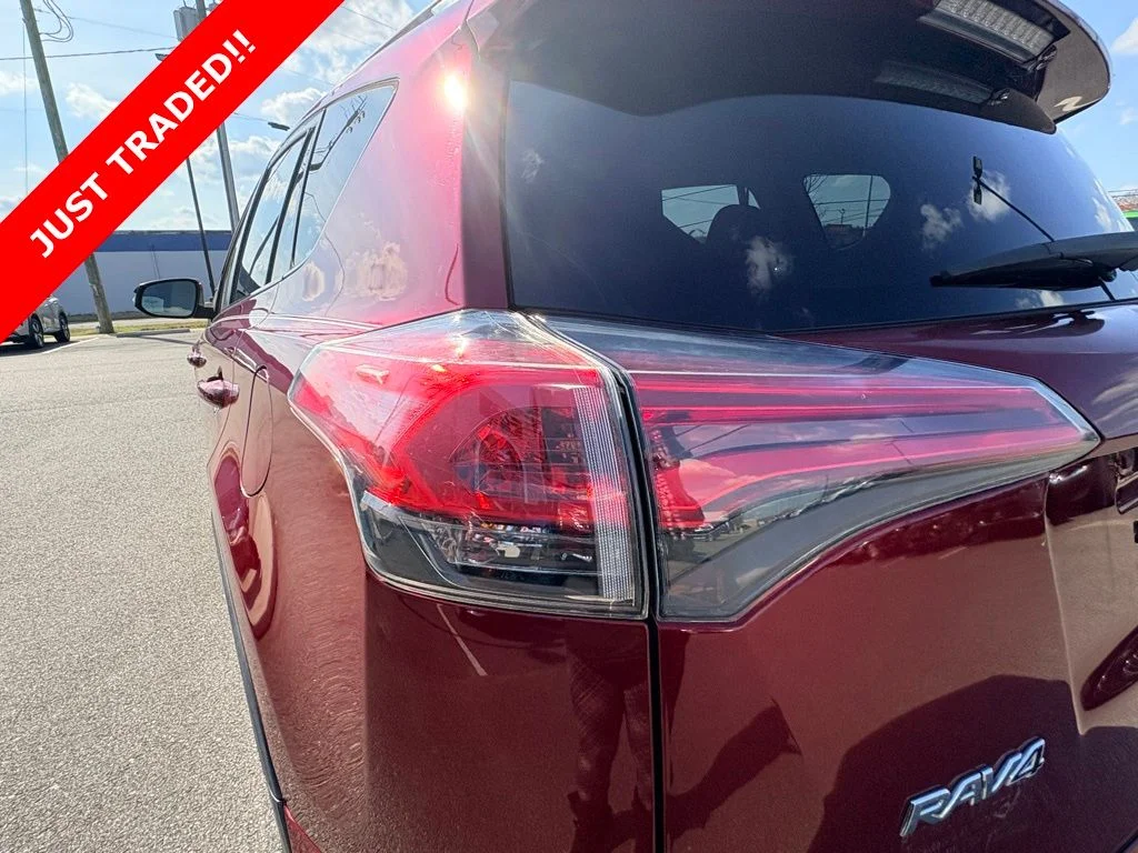 Used 2018 Red Toyota XLE image 8