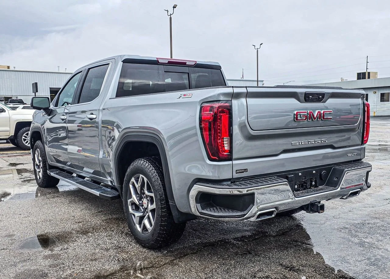 Used 2023 Sterling Metallic GMC SLT image 3