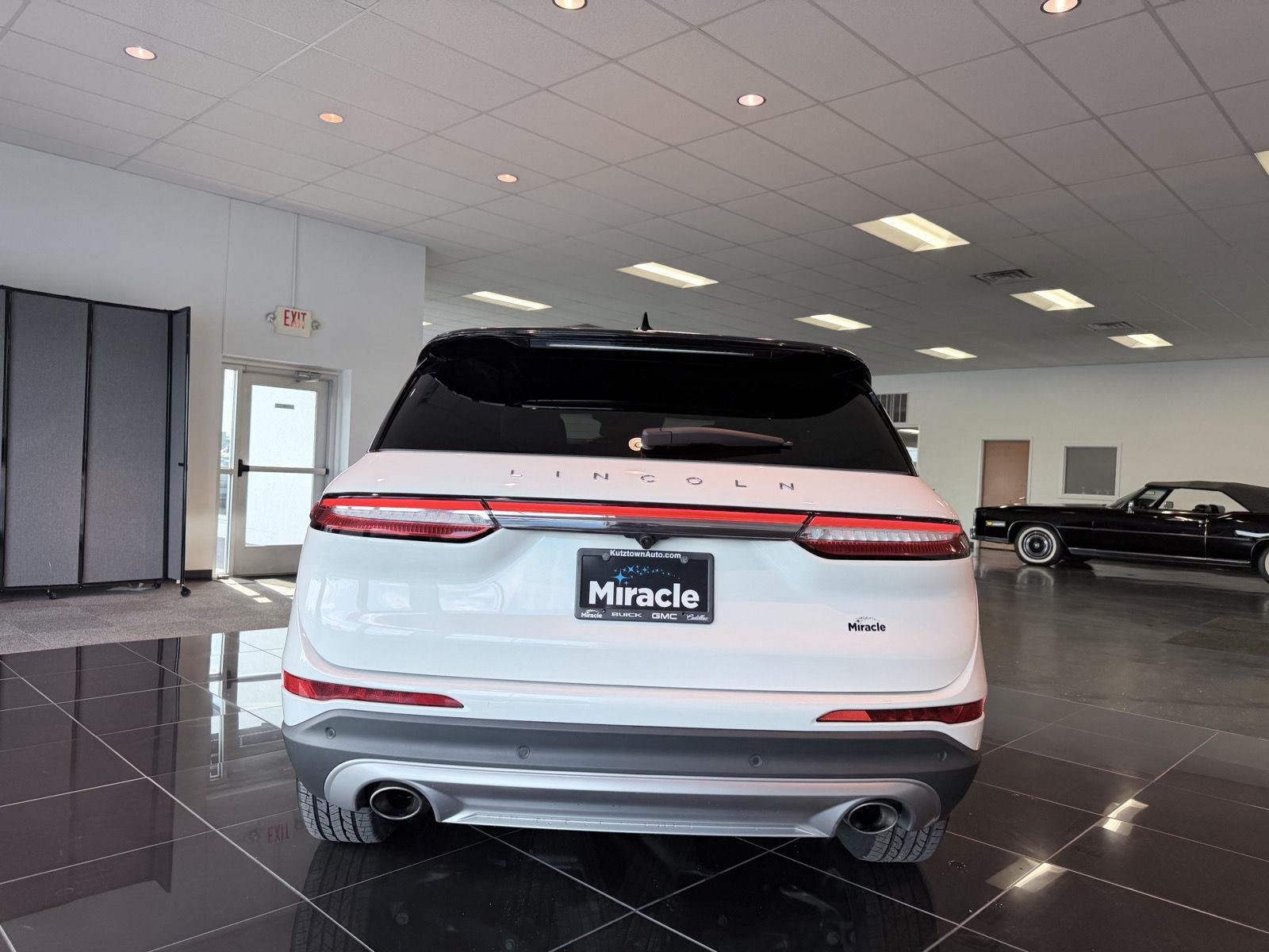 Used 2023 Pristine White Me Lincoln Reserve image 17