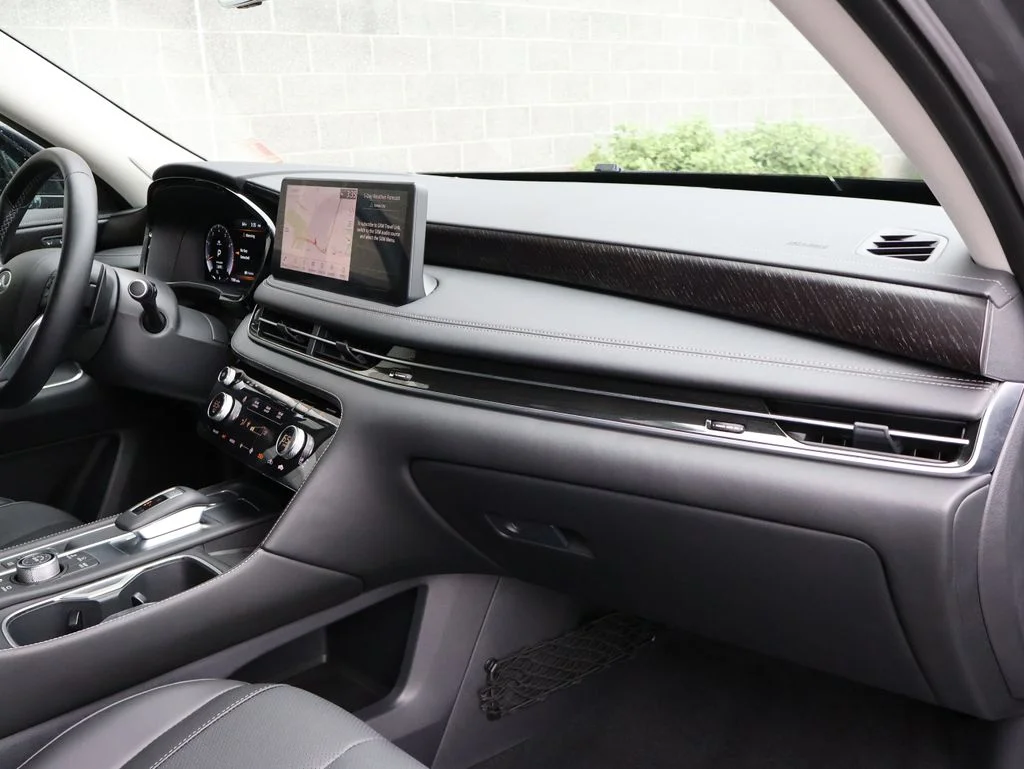 Used 2025 Gray INFINITI Sensory image 11