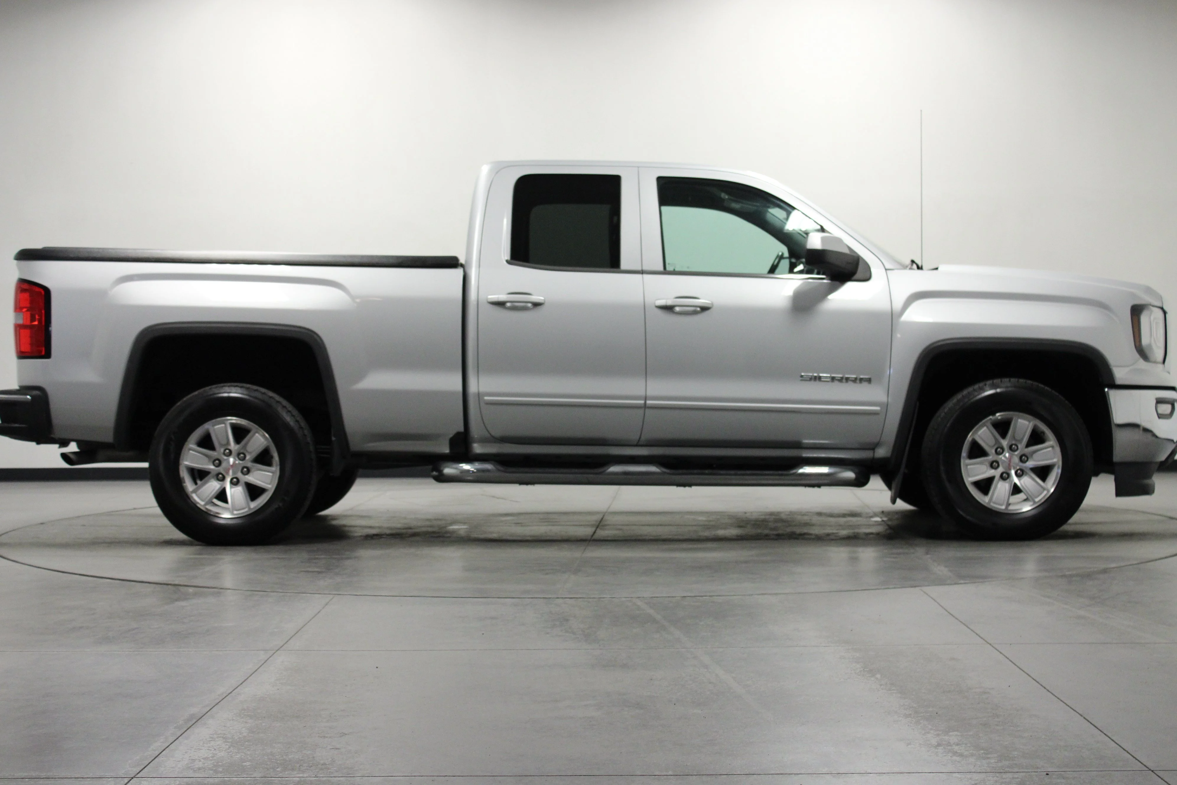 Used 2018 QUICKSILVER METALLIC GMC SLE image 3