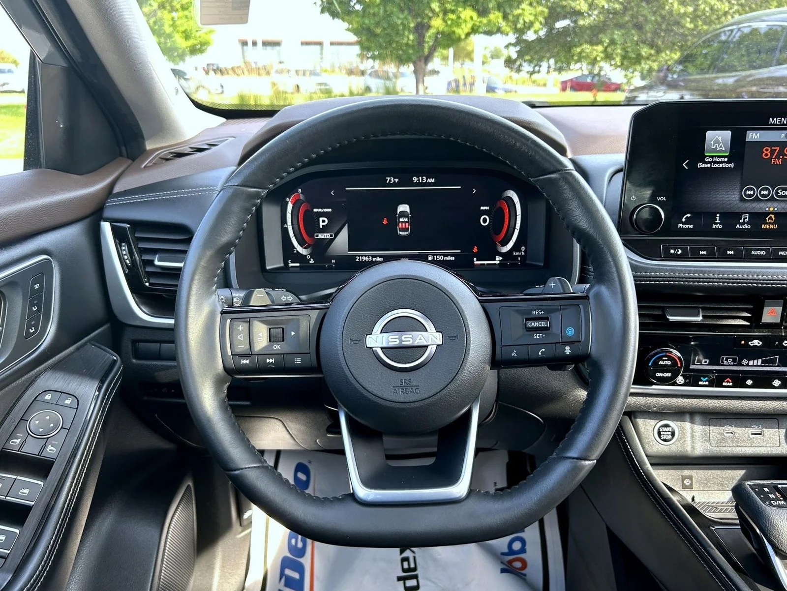 Used 2023 Gray Nissan Platinum image 11