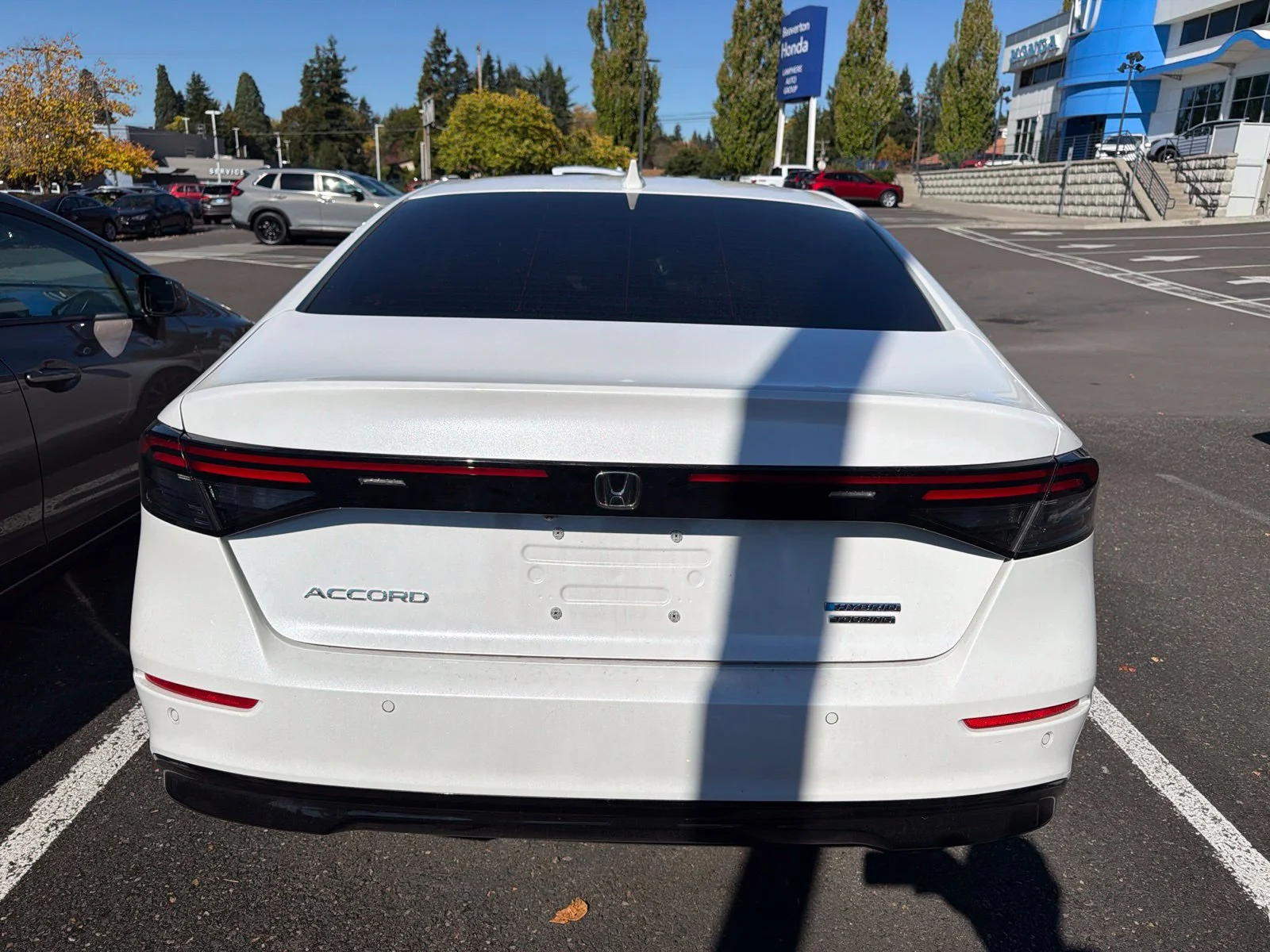 Used 2025 Platinum White Pearl Honda Touring image 5