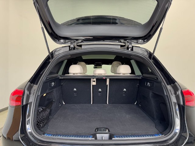 Used 2024 Black Mercedes-Benz GLC 300 image 8
