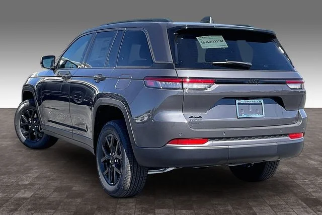 New 2026 Baltic Gray Metallic Clear-Coat Exterior Paint Jeep Laredo Altitude image 3