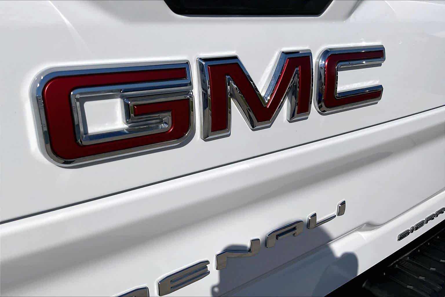 Used 2021 Summit White GMC Denali image 31