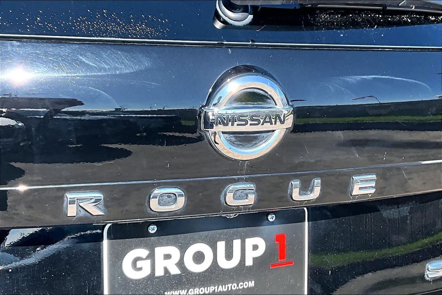 Used 2021 Super Black Nissan SV image 29