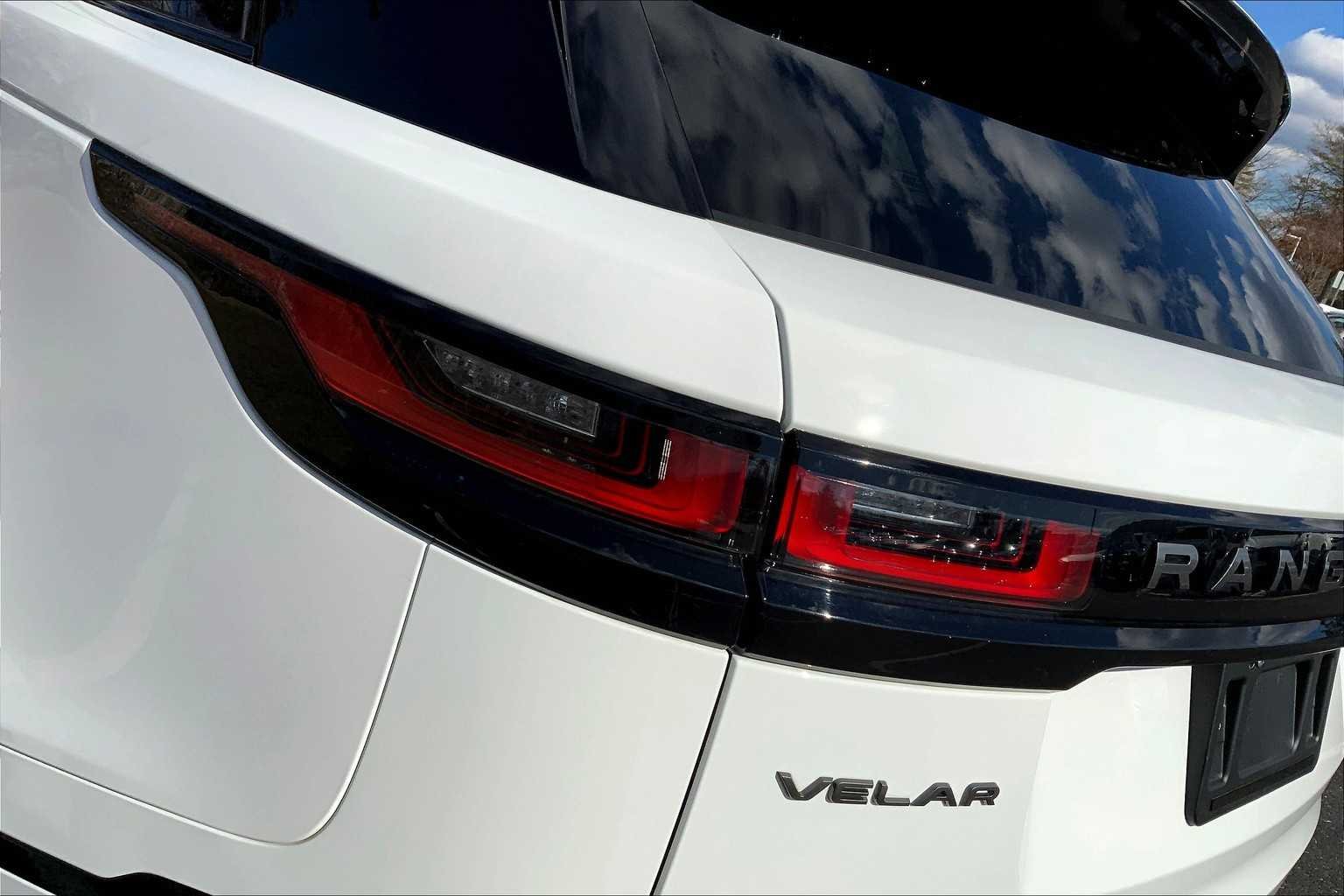 Used 2022 Fuji White Land Rover R-Dynamic S image 27