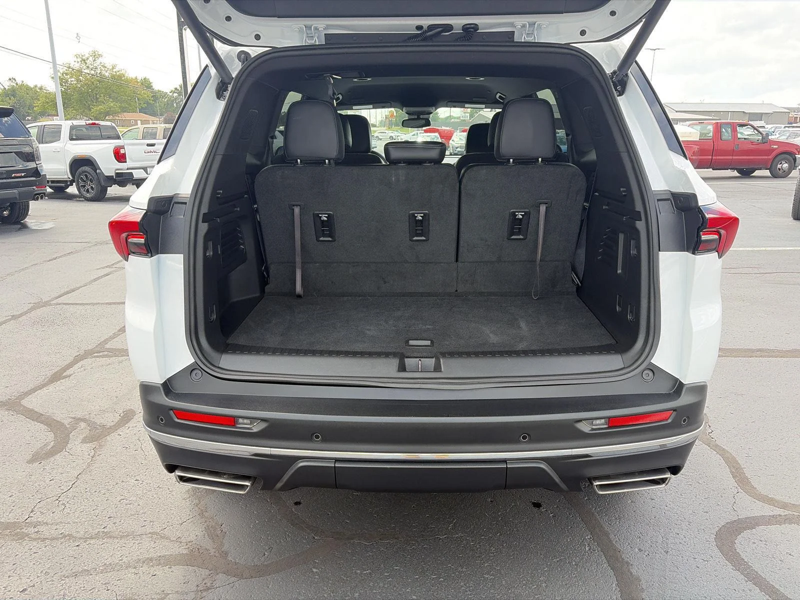 Used 2025 Summit White Buick Preferred image 5
