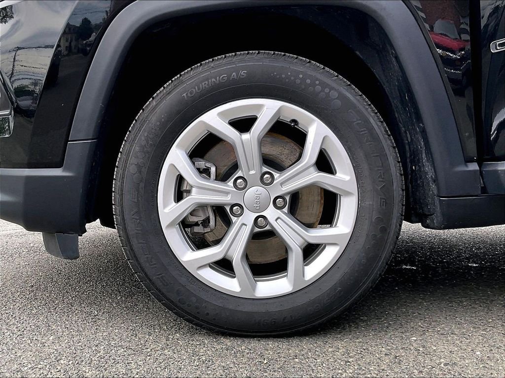 Used 2024 Black Jeep Latitude image 7