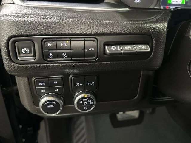 Used 2021 Onyx Black GMC Denali image 18