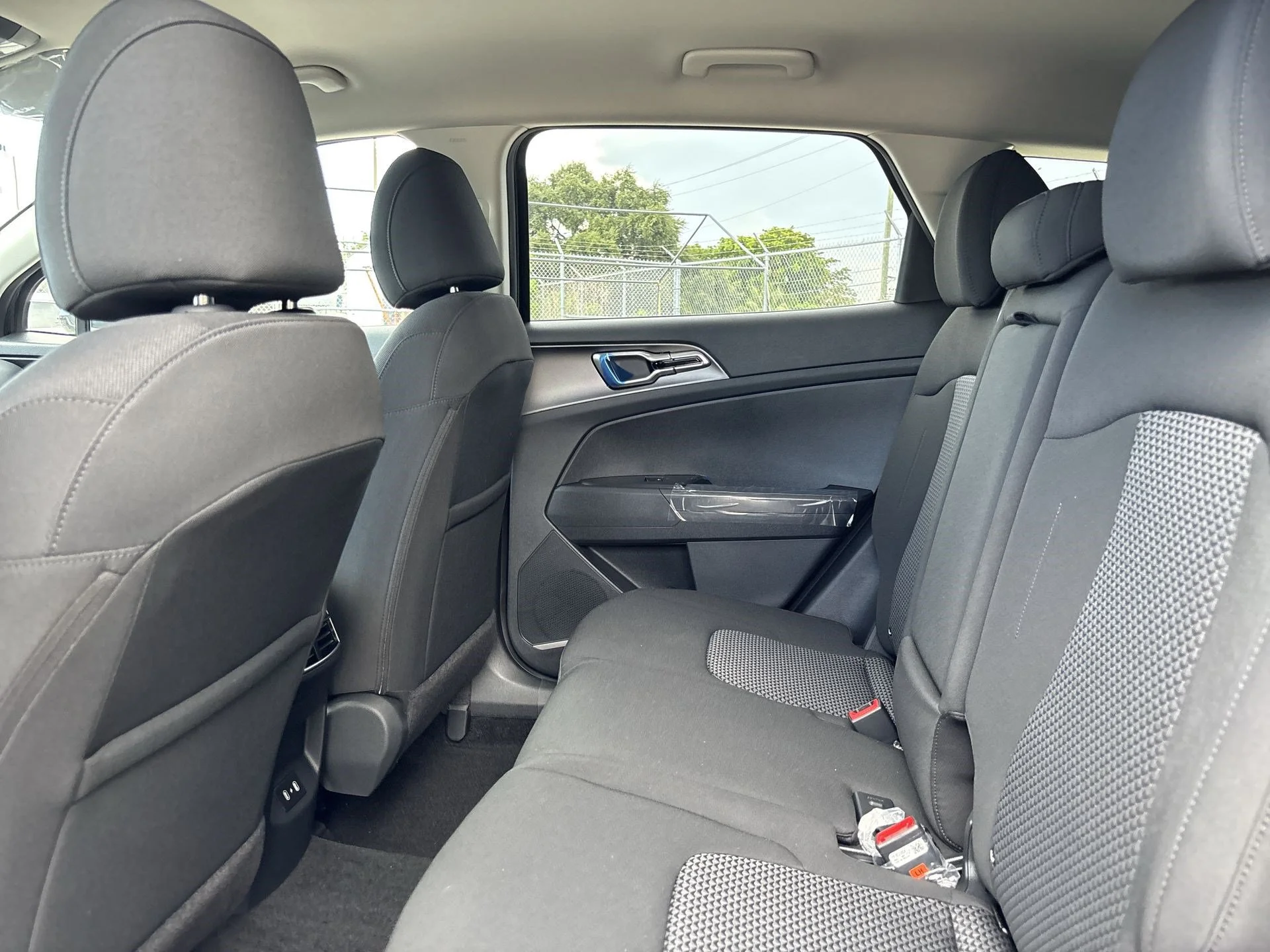 New 2026 Glacial White Pearl Kia LX image 22
