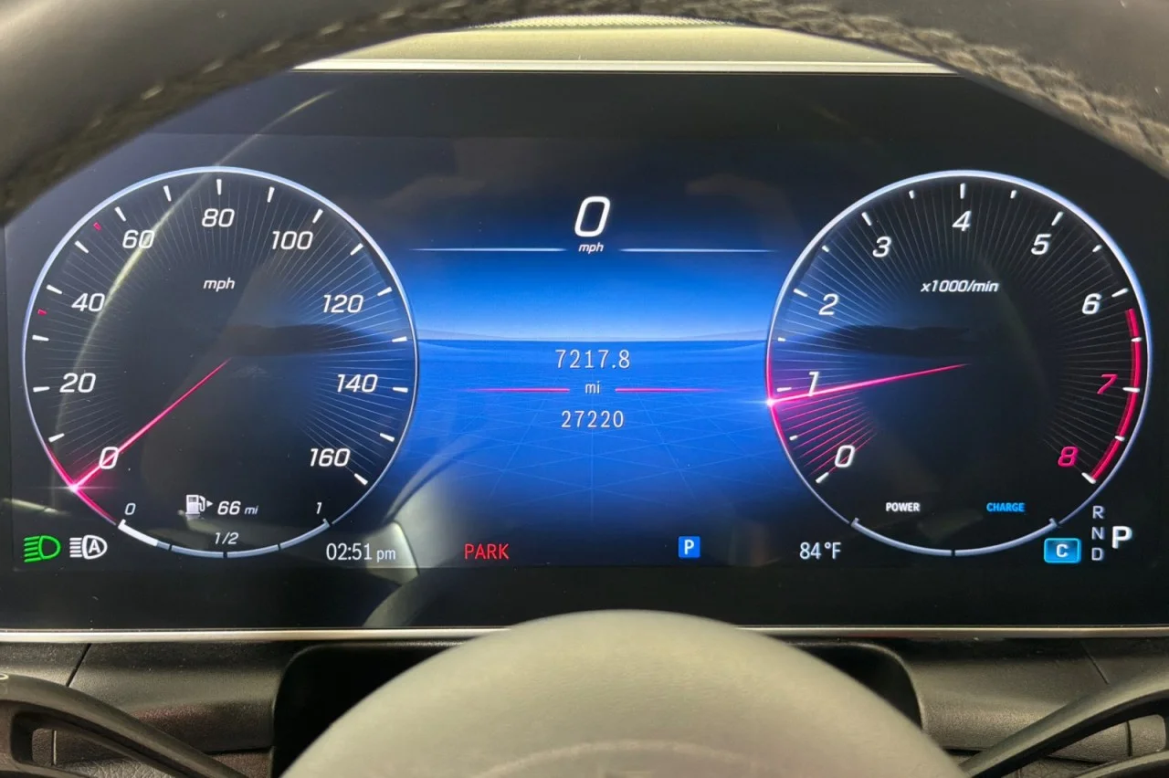 Used 2024 Polar White Mercedes-Benz GLC 300 image 23