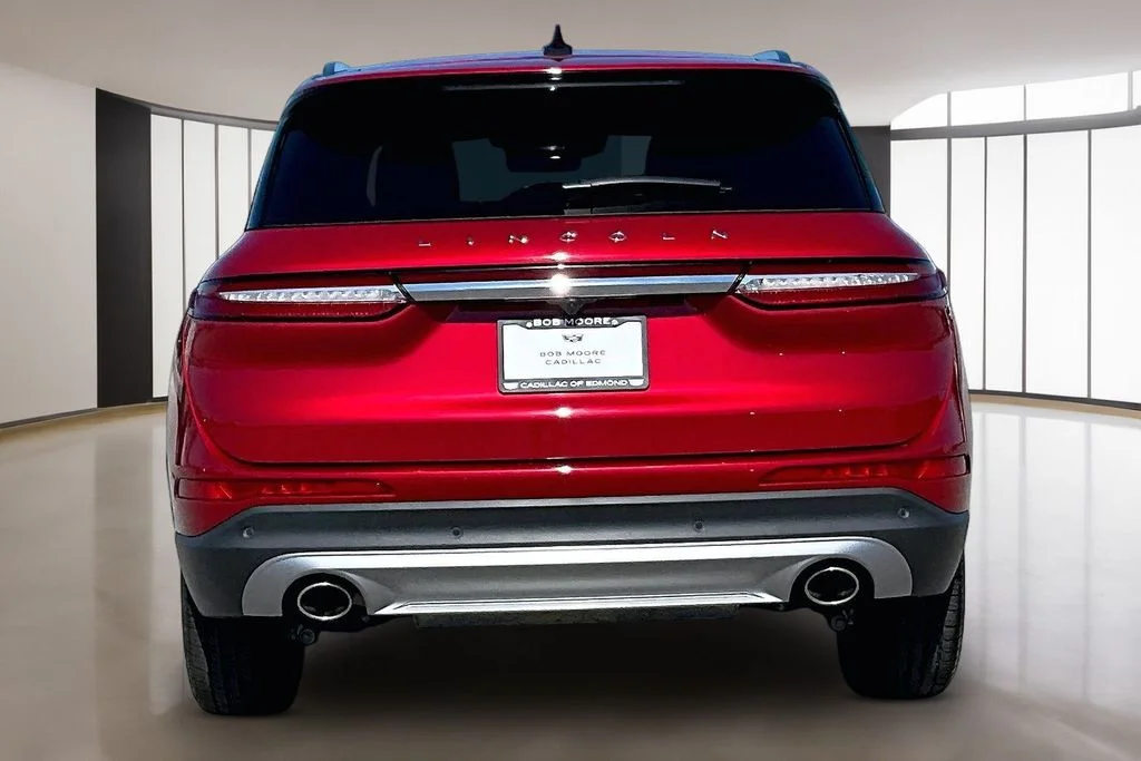Used 2024 Red Lincoln Reserve image 4