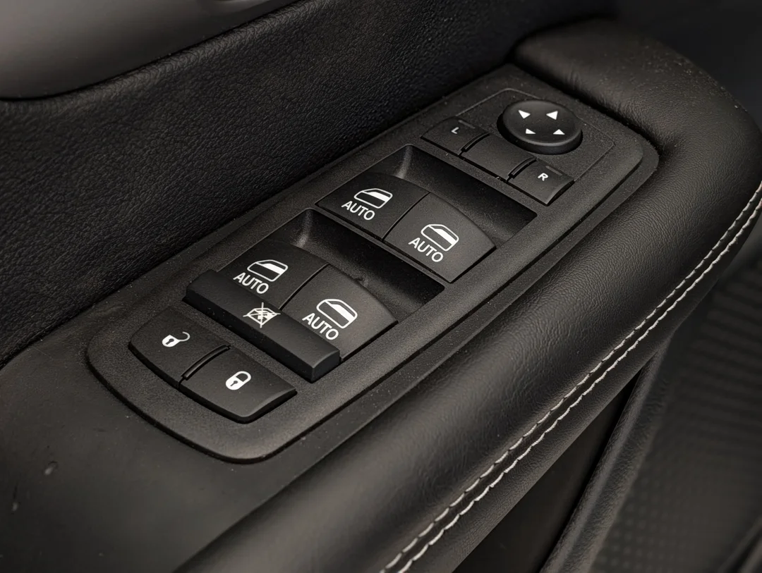New 2027 White Chrysler Select - - AWD - 3.6L Pentastar V6 - Adaptive Cruise Control - Blind Spot Monitor & More! image 13