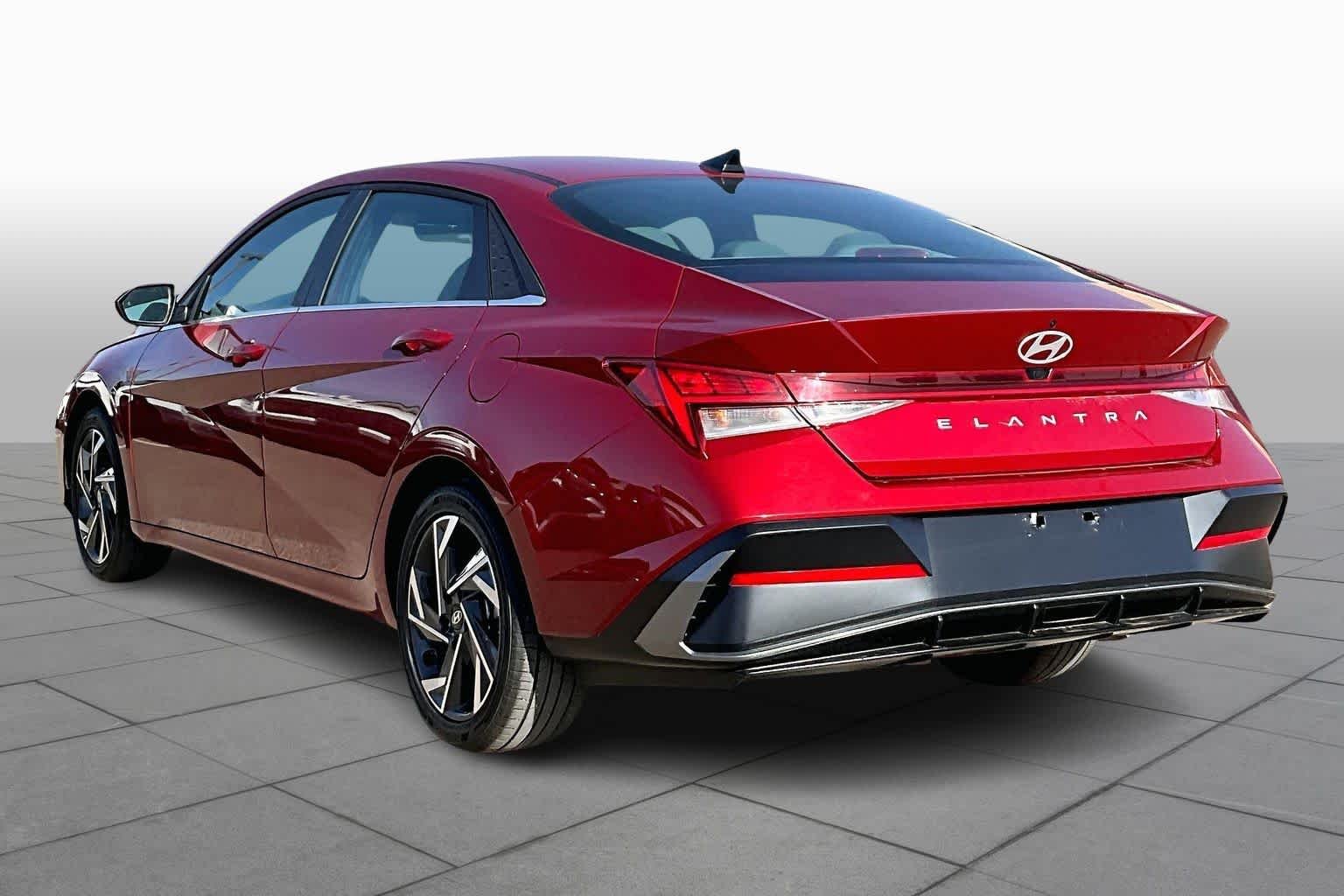 Used 2025 Ultimate Red Hyundai SEL Convenience image 12