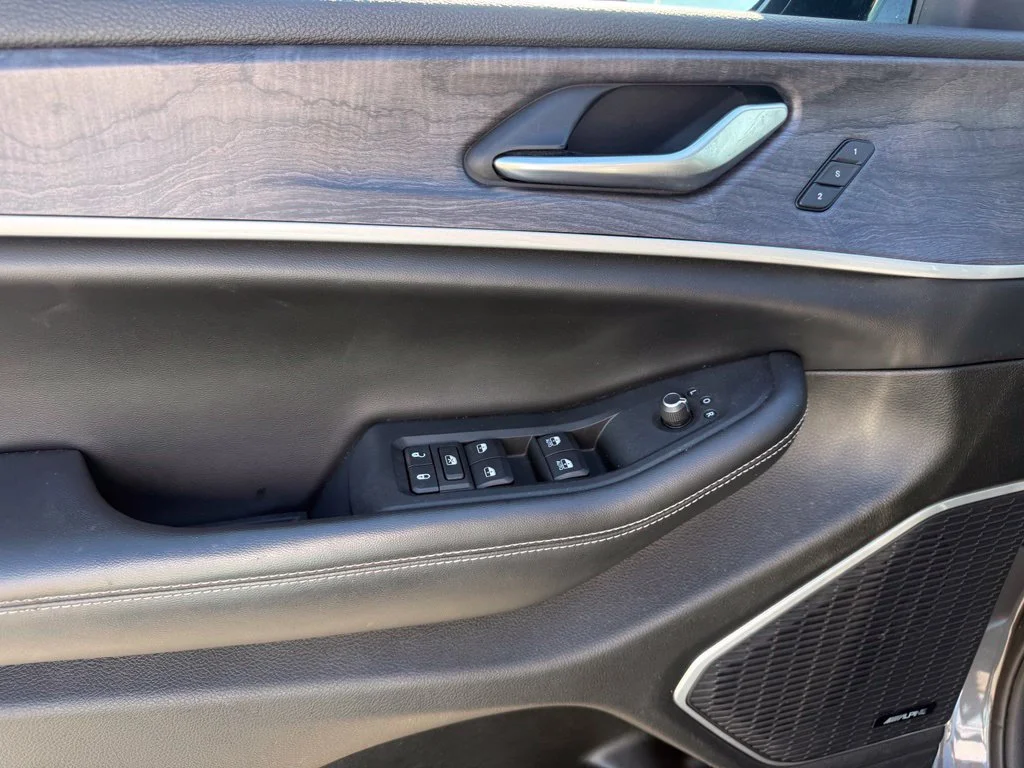Used 2022 Gray Jeep Limited image 5