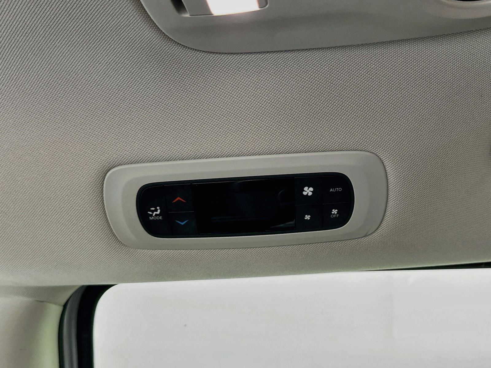 Used 2023 Silver Mist Clearcoat Chrysler Touring L image 25