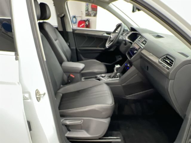 Used 2022 Pure White Volkswagen SE image 15