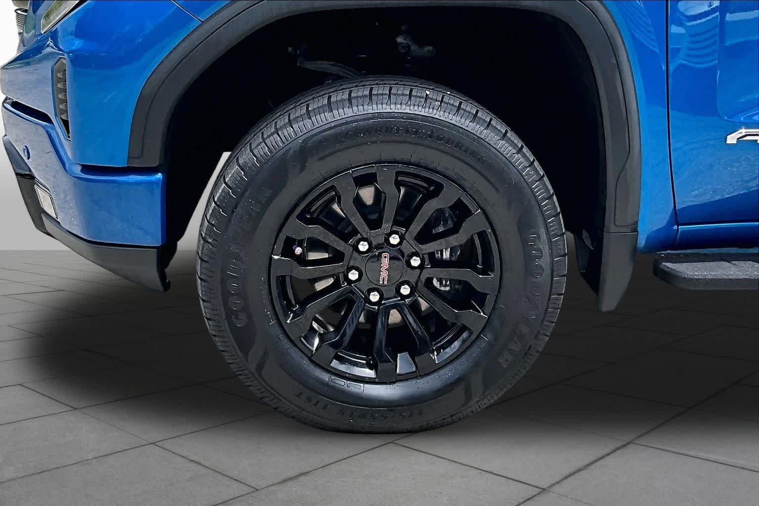 Used 2023 Dynamic Blue Metallic GMC AT4X image 11
