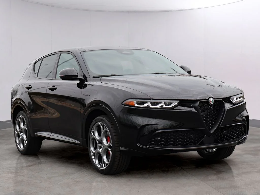 New 2025 Alfa Black Alfa Romeo Base image 3