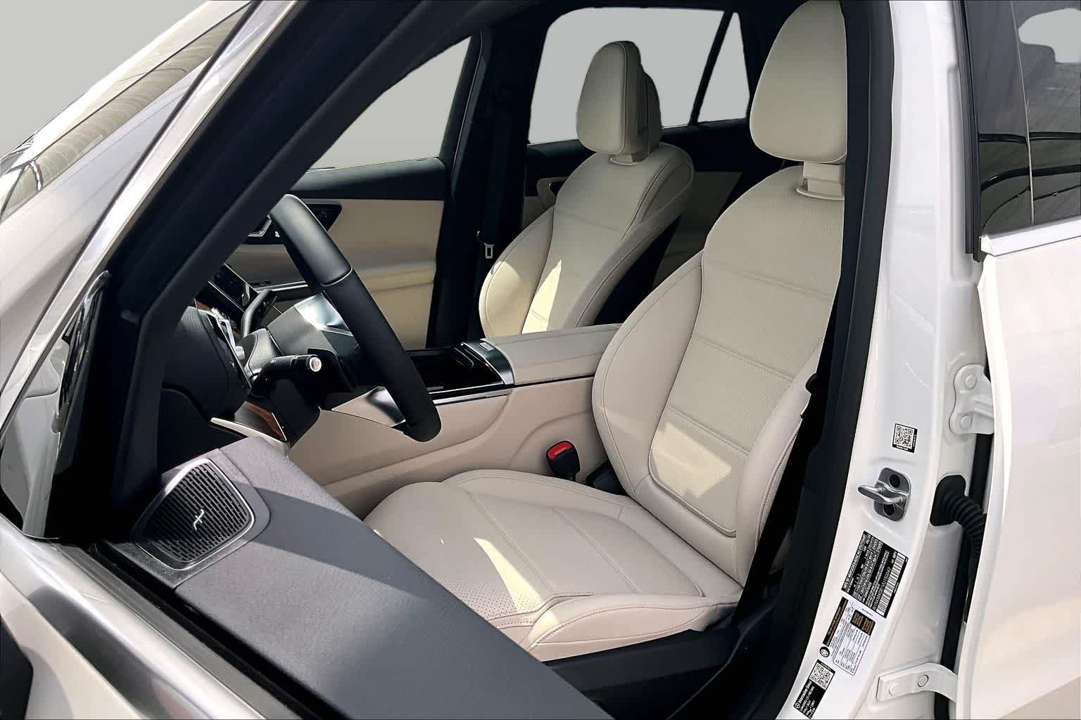 New 2027 Polar White Mercedes-Benz GLC 300 image 17
