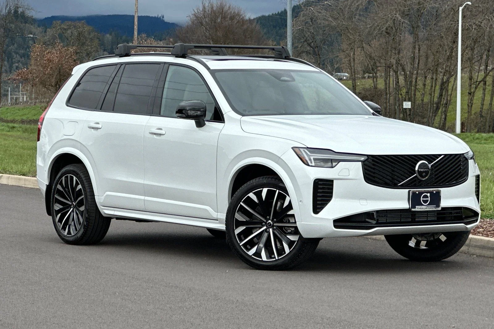 2026 Volvo XC90 T8 Recharge Ultra Dark 4WD's photo