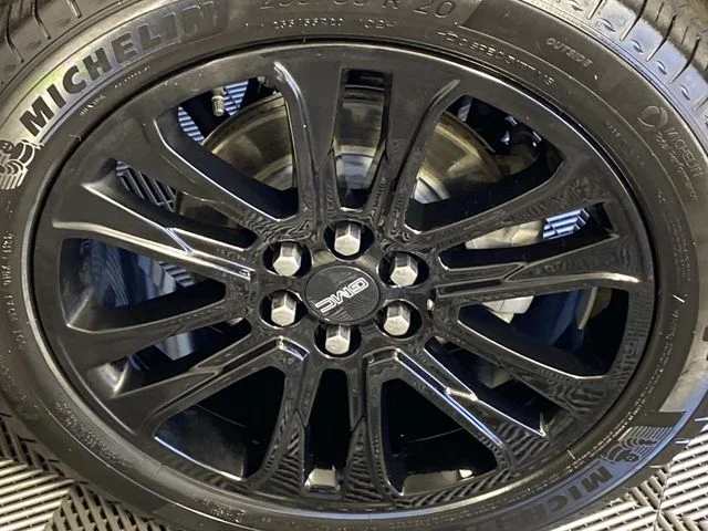 Used 2023 White GMC SLE image 30