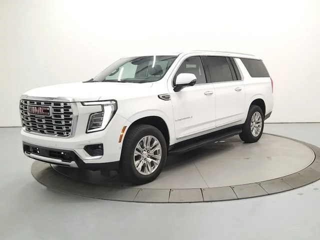 Used 2025 Summit White GMC Denali image 4