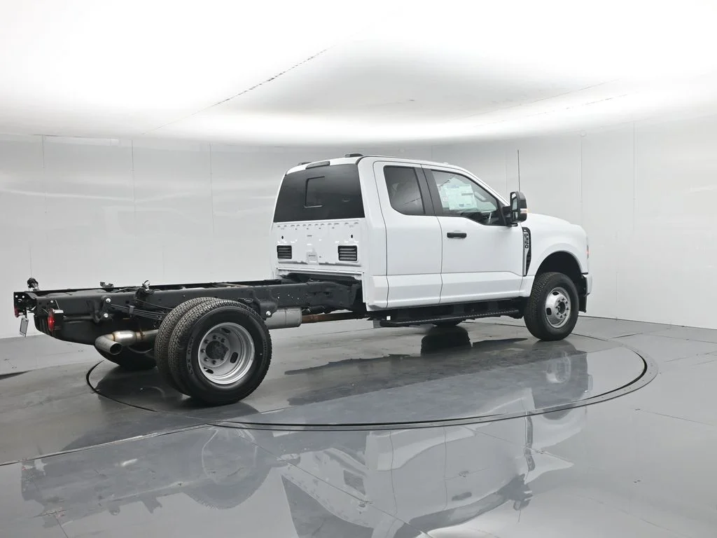New 2026 Oxford White Ford XL image 23