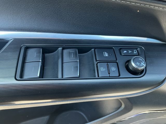 Used 2021  Toyota XLE image 27