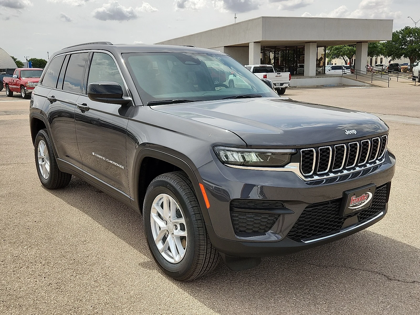 New 2026 Baltic Gray Metallic Clear-Coat  Paint Jeep LAREDO 4X4 image 6