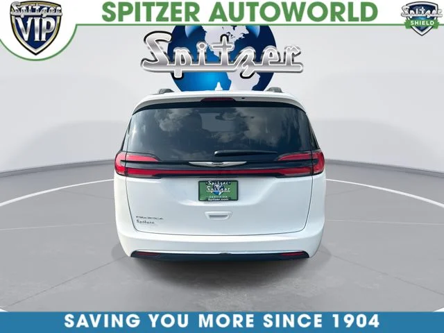 Used 2022 White Chrysler Touring L image 8